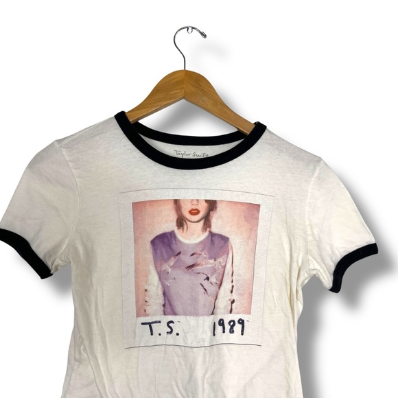 Taylor Swift 1989 Polaroid World Tour Ringer Retro T Shirt Women's Small - Picture 2 of 7